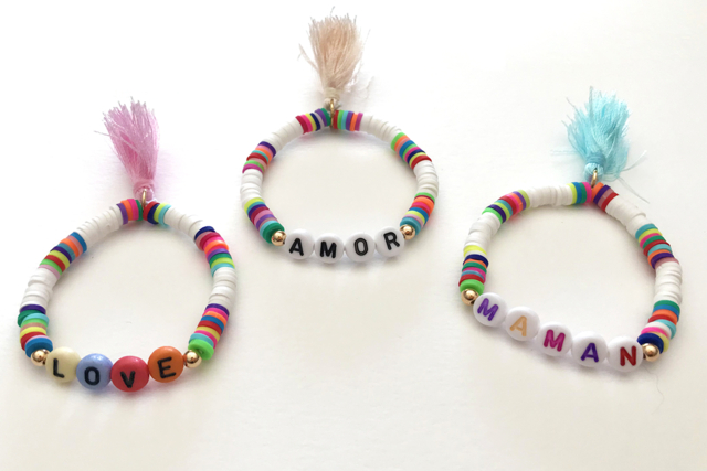 Bracelet perles Heishi et alphabet - Perles Plastique - 10doigts.fr