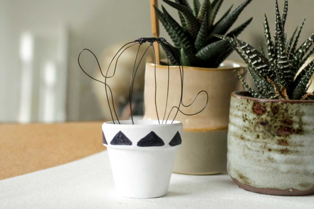 cactus en fil métal - Supports en céramique à décorer - 10doigts.fr