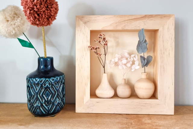 cadre vitrine en bois fleurs - Cadres photos en bois - 10doigts.fr