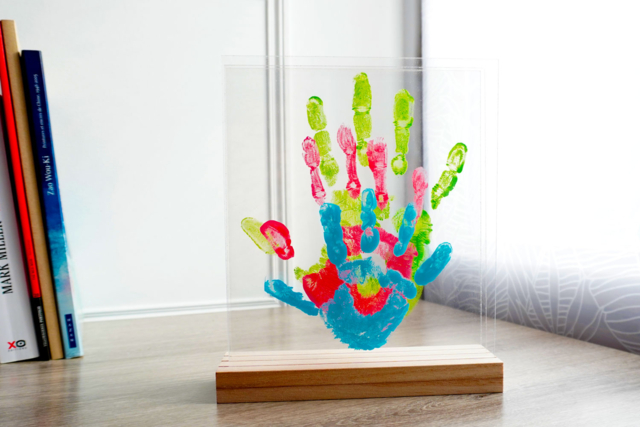 cadres plexiglas empreintes mains - Cadres photos en bois - 10doigts.fr
