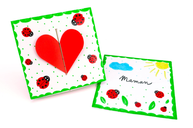 carte coeur pop up - Cartes de Fête des Mères : modèles et kits créatifs à fabriquer - 10doigts.fr