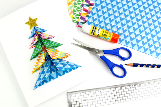 Carte sapin origami 3D - Papiers Format A4 - 10doigts.fr