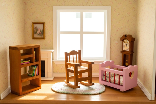 chaise maison de poupée - Univers Miniature : maison de poupée et miniatures - 10doigts.fr