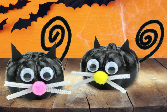 Chats noirs d'Halloween - Pompons pour bricolage créatif - 10doigts.fr