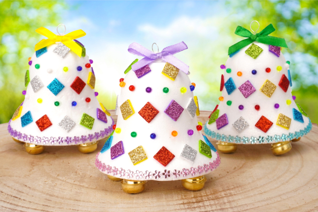 Cloches de Pâques pailletées - Stickers mosaïques : l’art du collage de précision pour les enfants - 10doigts.fr