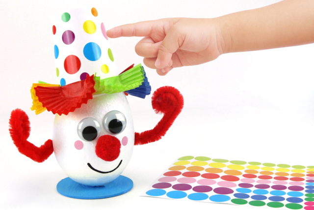 Clown rigolo et son joli chapeau - Gommettes formes assorties : un univers pour créer sans limite - 10doigts.fr