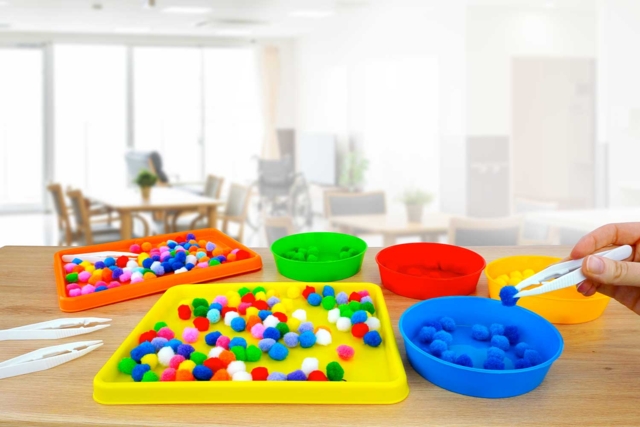 Coupelles en plastique, couleurs assorties - 4 coupelles - Palettes et rangements - 10doigts.fr