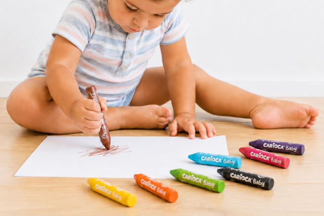 crayosn cire dessin bébé - Crayons cire : l'éveil au dessin en toute liberté - 10doigts.fr