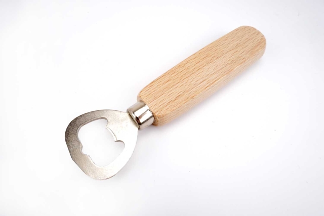 decapsuleur bois français - Objets bois pour la cuisine - 10doigts.fr