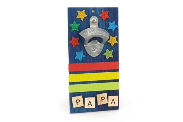Décapsuleur mural papa - Objets bois pour la cuisine - 10doigts.fr