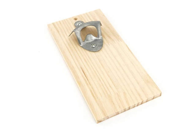 Décapsuleur mural  - Objets bois pour la cuisine - 10doigts.fr