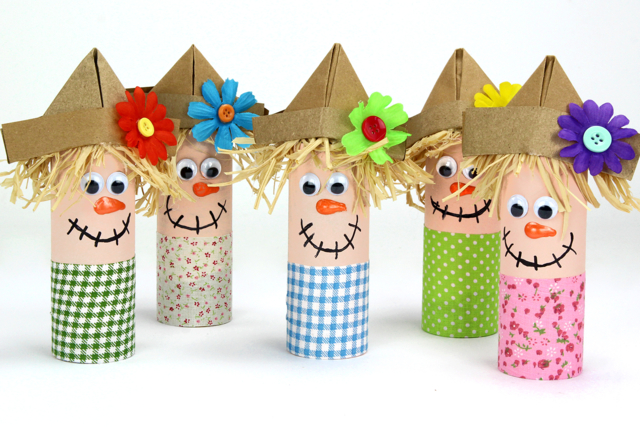Épouvantails avec des rouleaux en carton - Tissus adhésifs - 10doigts.fr
