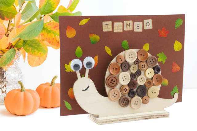 Escargot sous une pluie de feuilles - Papiers Grands Formats - 10doigts.fr