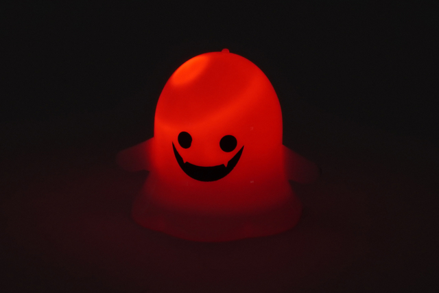 fantôme lumineux LED décoration halloween - Articles lumineux, guirlandes et bougies LED - 10doigts.fr