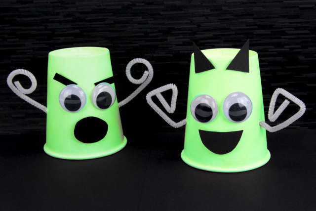 Fantômes phosphorescents avec des gobelets - Peinture fluo et phosphorescente : de la couleur de jour comme de nuit - 10doigts.fr