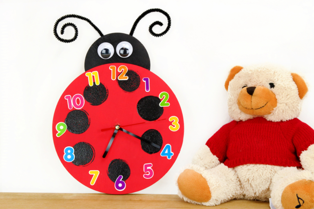 Horloge coccinelle - Gommettes Alphabet, messages - 10doigts.fr
