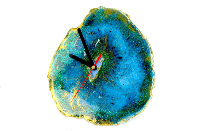 horloge résine - Horloges à fabriquer - 10doigts.fr