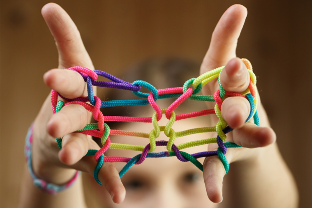 jeu corde ZTringz - Jeux de récré : idées d’activités pour la cour de l’école - 10doigts.fr