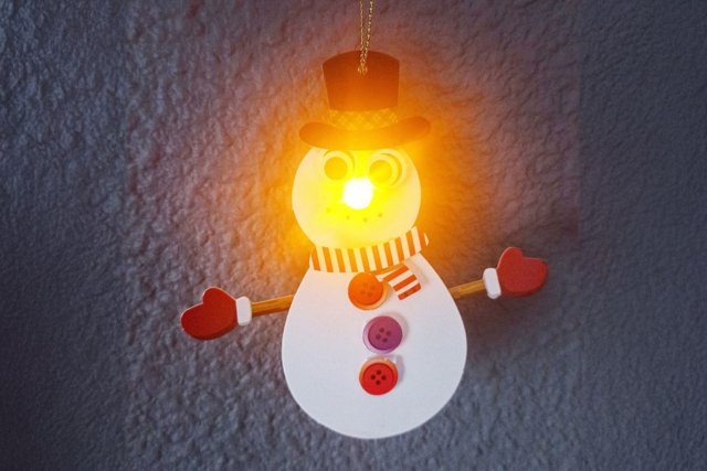 Kit Enfant Noel Bonhomme de Neige Lumineux - Kits créatifs de Noël pour les enfants - 10doigts.fr