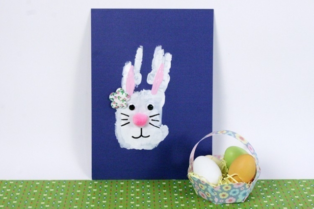 Lapin de Pâques empreinte de main - Papiers colorés - 10doigts.fr