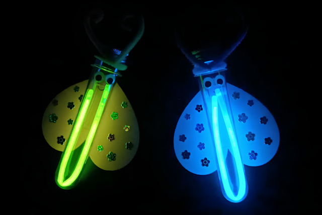 Lucioles qui brillent dans le noir - Plastique Transparent - 10doigts.fr