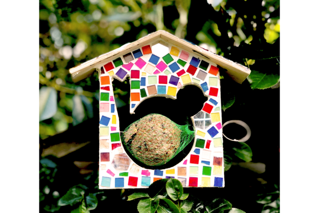 mangeoire mosaïque - Nichoirs, mangeoires en bois - 10doigts.fr
