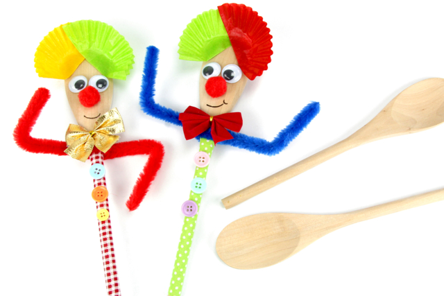 Marionnette clown avec une cuillère en bois - Tissus adhésifs - 10doigts.fr