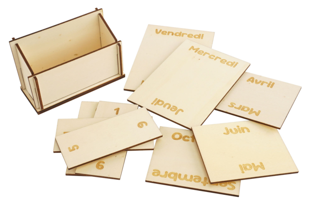 materiel Calendrier perpétuel en bois - Objets bois pour le bureau - 10doigts.fr