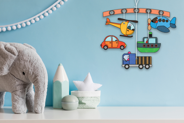mobile à suspendre véhicules - Supports de coloriages originaux pour enfants - 10doigts.fr