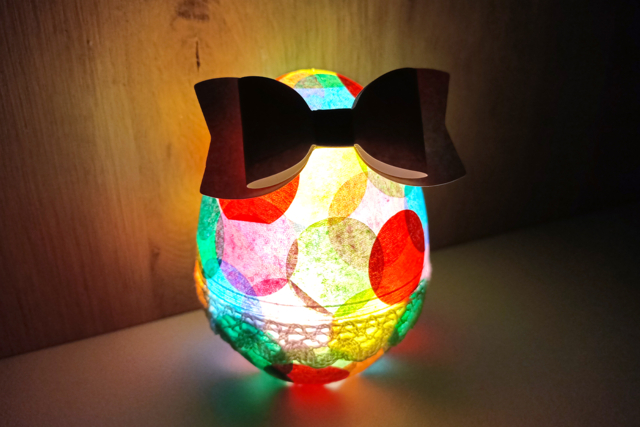 Œuf de Pâques lumineux - Papiers de soie - 10doigts.fr
