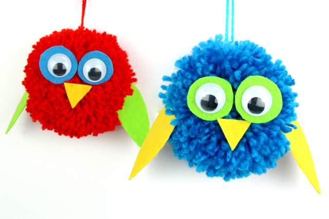 Oiseaux en pompons de laine - Outils à pompons et tricotins : l'art du fil à la portée de tous - 10doigts.fr