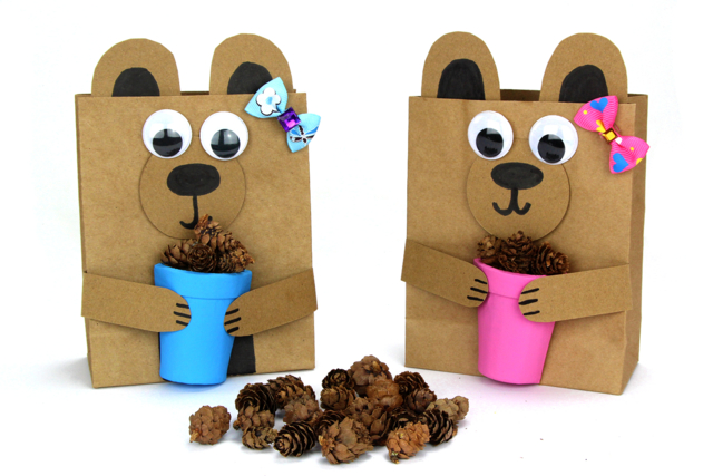 Oursons avec un panier de pomme de pin - Pots en carton - 10doigts.fr