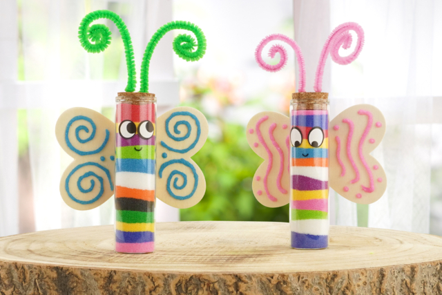 Papillon à remplir de sable coloré - Déco en bois brut - 10doigts.fr