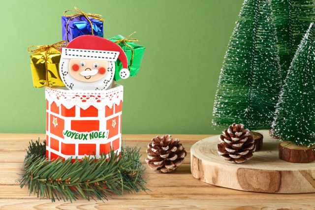 Père Noël dans la cheminée - Petites décorations de Noël - 10doigts.fr