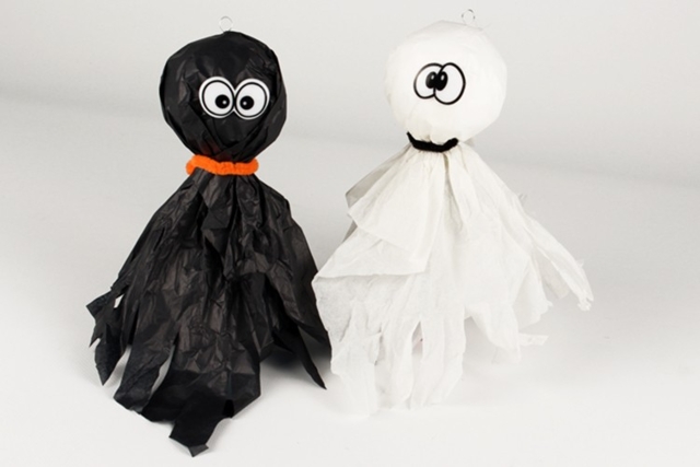 Petits fantômes à suspendre - Fils en nylon - 10doigts.fr
