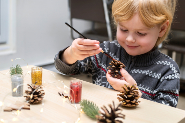 pomme de pin peinture enfants - Décors nature - 10doigts.fr