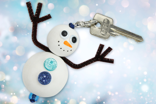 Porte-clés bonhomme de neige - Perles Bois - 10doigts.fr
