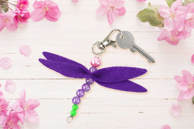 porte-clés libellule feutrine violette - Porte-clés - 10doigts.fr
