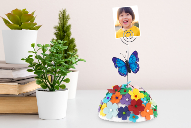 Porte-photo orné de fleurs en papier - Décorations fleurs et feuilles : ajoutez une touche de nature à toutes vos créations - 10doigts.fr