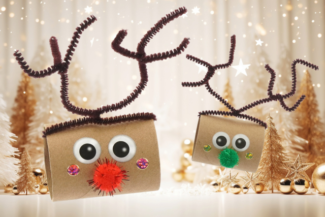 Renne de Noël avec un rouleau en carton - Pompons pour bricolage créatif - 10doigts.fr