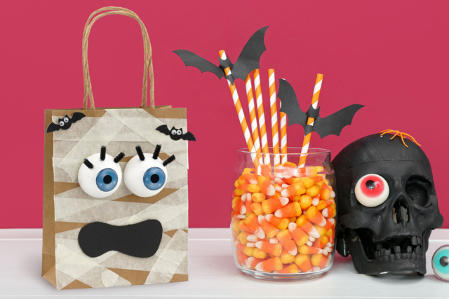 Sac à bonbons momie - Adhésifs colorés et Masking tape - 10doigts.fr