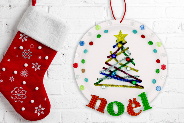 Sapin de noël sur une assiette en carton - Vaisselle jetable et réutilisable - 10doigts.fr