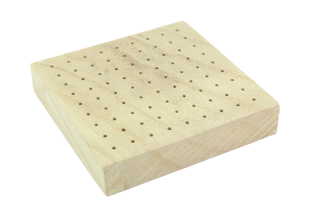 socle en bois percé - Jeux de construction - 10doigts.fr