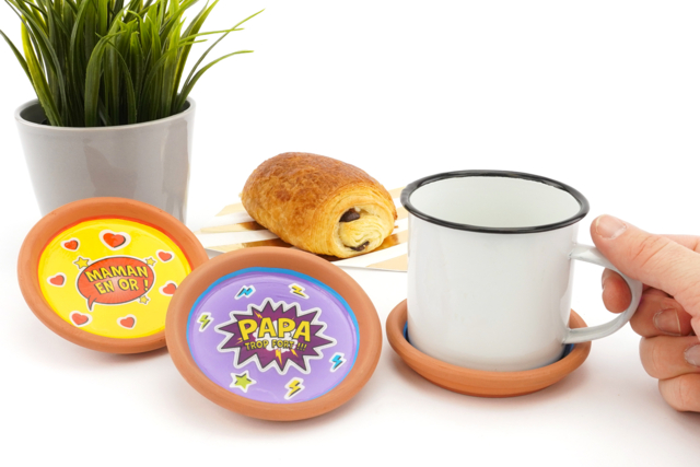 Sous-tasse super parents - Gommettes Fête des parents : personnaliser vos cadeaux avec amour - 10doigts.fr