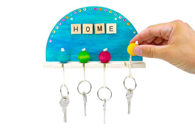 Support mural arrondi + 4 porte-clés - Objets bois pour la maison - 10doigts.fr