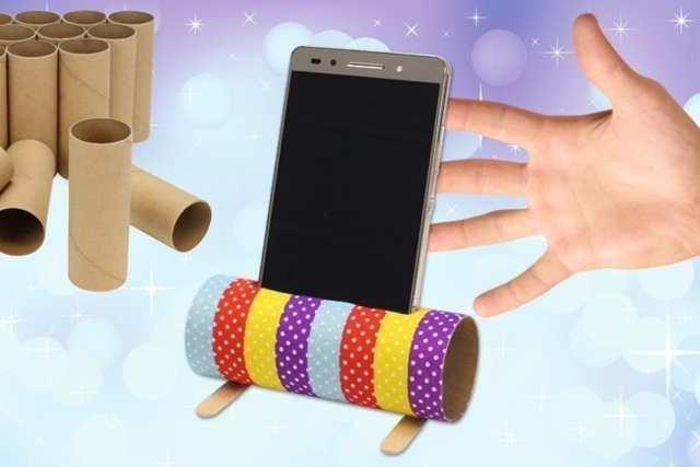 Support pour smartphone avec un rouleau en carton - Pots en carton - 10doigts.fr