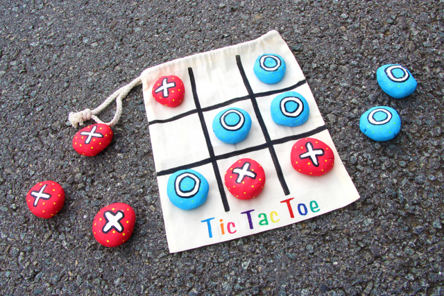 TIC TAC TOE - Jeu de voyage - Peintures et marqueurs pour tissus - 10doigts.fr
