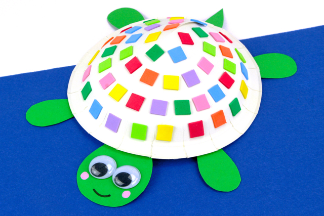 Tortue avec une assiette en carton et des mosaïques - Mosaïques papier, mousse - 10doigts.fr