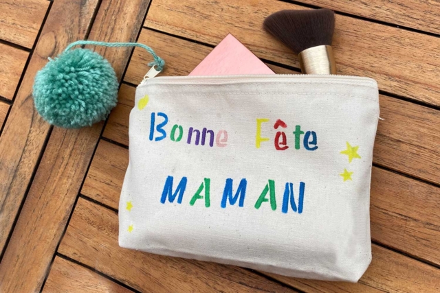 Trousse de maquillage "Bonne fête maman" - Fils à tricoter et laines : donnez vie à vos envies créatives - 10doigts.fr
