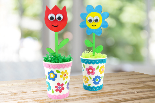 Une jolie fleur dans un pot - Raphia et fibres naturelles pour vos créations - 10doigts.fr